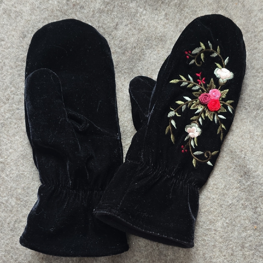 Lauer Black Velvet Mittens With Multicolored Embroidery Soft Dressy And Pretty